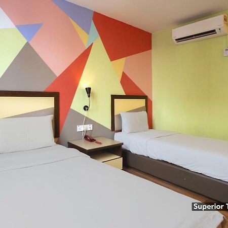 Hotel Weilia Малакка Экстерьер фото